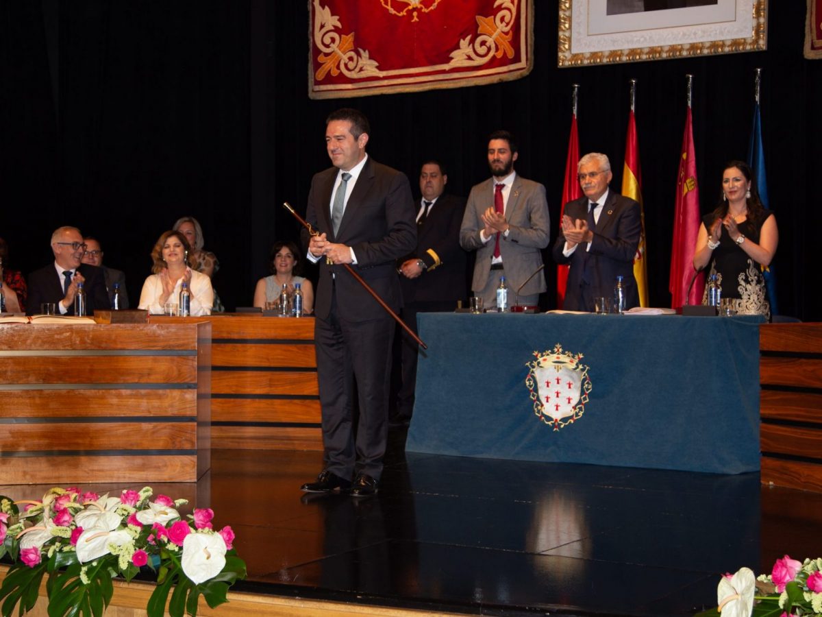 El Alcalde de Alcantarilla, Joaquín Buendía, recibe el bastón de la Alcaldía